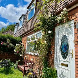 Nice double and single rooms in the quiet area with excellent shared facilities