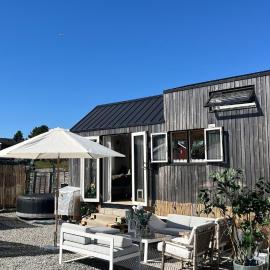 Unique tiny house with hot tub just 30 minutes from Oslo, Hotel in Eidsvoll Verk