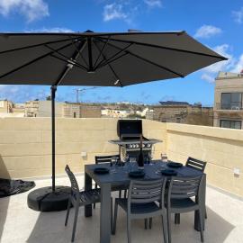 Brand New Designer Townhouse - Sunset Views, hotel i Xewkija