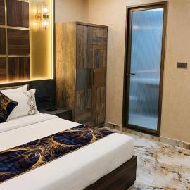 Hotel Grand Heaven, hotel in Tājganj