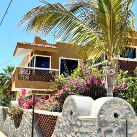 Heart of Los Barriles Short Walk to Beach: Los Barriles'te bir otel