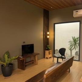 Minimalist Cabin with Pool 5 Mins Drive to Vigan Heritage Family &Pet-friendly, hotelli kohteessa Caoayan