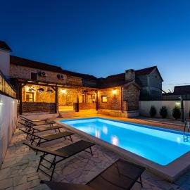 Villa Dora with heated pool & fitness