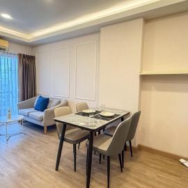 City Condo close to shopping malls