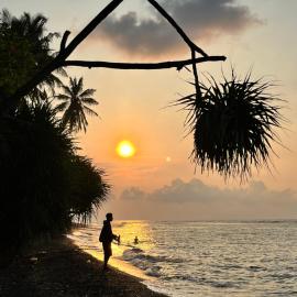 Secret Beach Beachfront Bungalow, hotel in Papak