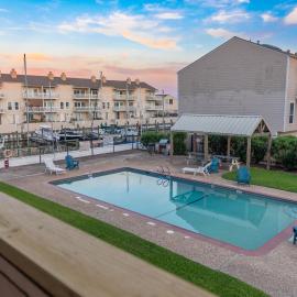 Mariners Village Tranquil Condo, hotel u gradu Sibruk
