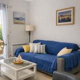 Centre ville de Sarzeau, appartement au calme avec jardinet et parking privé、サルゾーのホテル