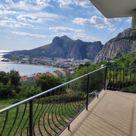 Apartman sa 2 balkona i pogledom na more