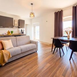 Lake & Light Apartments - 10 minutes walk from Lake Iseo、パラーティコのホテル
