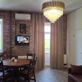 Loft & Scandi апартаменти на Красній площі، فندق في تشيرنيهيفسكا
