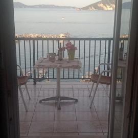 attic sea view studio in karmiris studios, hotel in Zakynthos