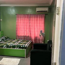 Electra Serviced 1 Bedroom Apartment, Lagos, hotel di Iju Junction