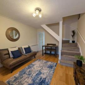Heathrow Contractor Housing, hotel in Northolt