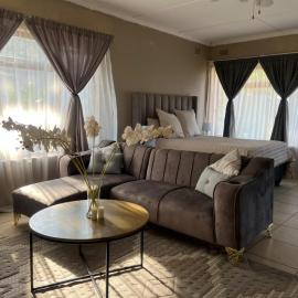 Garden Cottage - Self Catering, hotel in Amanzimtoti
