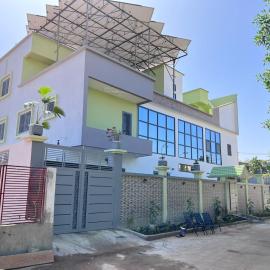 Villa meublée autonomie partielle en Energie Solaire et en Eau, Hotel in Bamako
