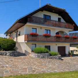 Spacious Countryside Flat - 25 minutes from Ljubljana, hotel in Grosuplje