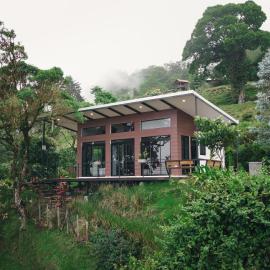 Villa acogedora en la montaña con vistas y naturaleza، فندق في Santa Cruz