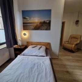 Fewo 3, 4 Schlafzimmer, 3 x Bad Dusche, große Küche, Aufenthaltsraum, hotel v destinácii Moers