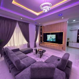 4 bedroom duplex in Oduduwa Crescent Gra Ikeja, hotell i Ikeja