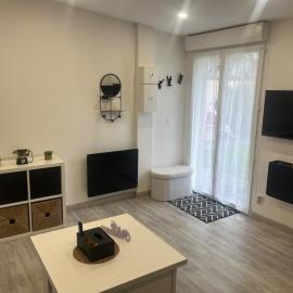 Apartment for 4 people, hotel in Mitry-Mory