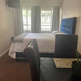 Dee's 2 BR guest flat in Ladybrand, Hotel in Ladybrand