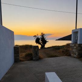 Serene Stay Kythnos, hotell i Flampouria