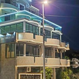Apartmens Aida Luks، فندق في أولتسينج