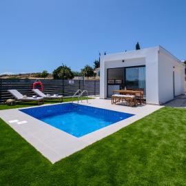 Sea Breeze Studios, ξενοδοχείο στα Περβόλια