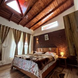 Irie Villas in Main Mukteshwar , Best for groups & Families, hotelli kohteessa Mukteswar