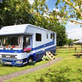 Tarka Trail Horsebox - Hot Tub & Pet proof garden, khách sạn ở Littleham
