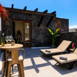 Villa Blanco - Romantic Hideaway - Private Villa for Couple, hotel u gradu Tijas