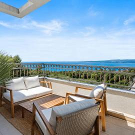 Yucca Residence - Sea View Penthouse with Jacuzzi, hotel in Baška Voda