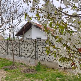 Guest house with sauna, hotel in Krčedin
