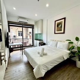Hanoi IRIS Homestay 34 Nguyên Hồng, hotel in Hanoi
