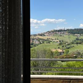 C015 - Camerano, Villa su tre piani con giardino