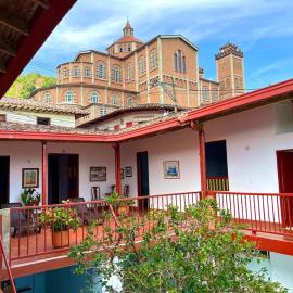Colonial house next to the park and Madre Laura, hotel a Jericó