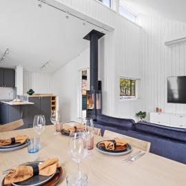STYLISH TOWNHOUSE - Cozy Winter Garden & Fireplace