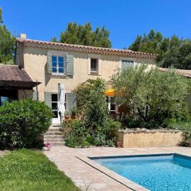 La Chaleureuse - Villa avec piscine privée en Luberon, hotel a Cabrières-dʼAvignon