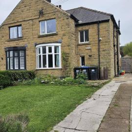Tranquil Hope Valley Retreat with 3 Bedrooms