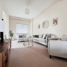 4BR Home - Free Parking - Near Dockyard - Sleeps 8