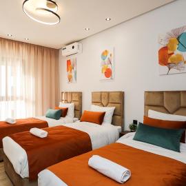 Elegant Family Apartment Near Tangier Grand Stadium、Branesのホテル