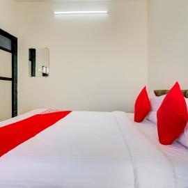 Hotel O 80 City Center, hotel en Dhule