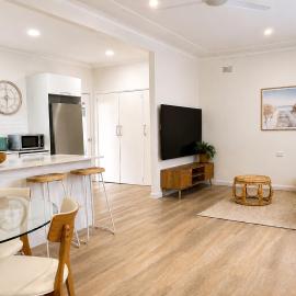 Lake Macquarie Getaway - 3BR - Deck - Games Room, hotel 