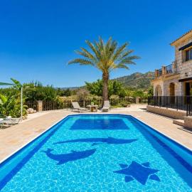 Villa Chrisandria, hotel a Argaka