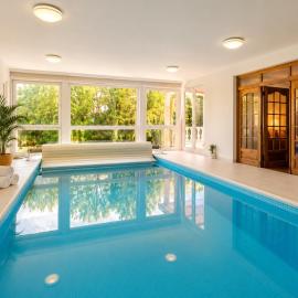 Siófok Private Spa Villa - Pool & Sauna, hotell i Siófok