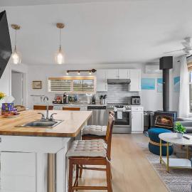 Large 3 bed house on creek by the bay and park