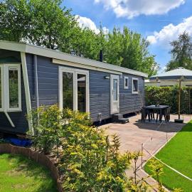 Camping de Zandhorst, Chalet Madera, hotel in Wouterswoude