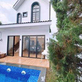 Casa de Garde - 3 King Bedroom Lembang with pool, Hotel in Tegalharendong