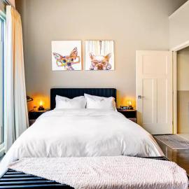 Entire studio walk or bike to World Cup & downtown with AC