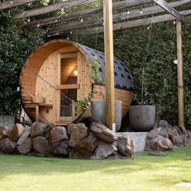Valley View Home - Barrel Sauna, Woodfired Pizza Oven, Firepit, Kids Playset